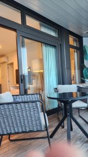 Modern and stylish living in the Heart of Newmarket with secure parking - 5