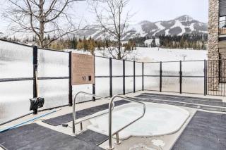 Ski-In Out MTN Studio for 2 Hot Tub Sauna Gym - 7