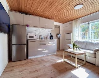 Bright 2 Bedroom, Private Garden - 3