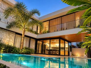 Casa novíssima em Guarajuba - 5 Suítes com Piscina - 5