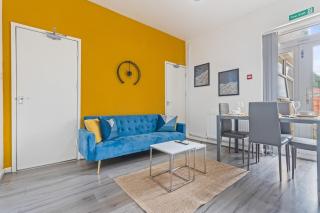 Spacious 5BR House in Coventry Family & Group Stays - 0