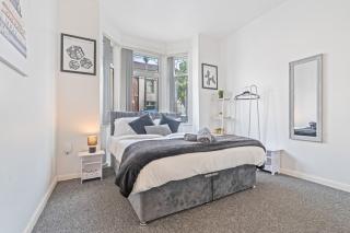 Spacious 5BR House in Coventry Family & Group Stays - 7