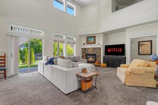 5BR Meridian Custom Home • Pool Table• Home Office - 5