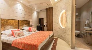 Mumbai Metro - The Executive Hotel - 5