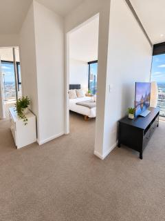 LvL 40 Skyline 2BR Balcony Epic Melbourne Views Free Parking - 3
