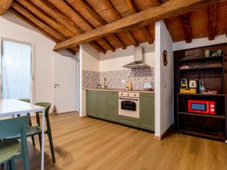 Casa dei Bertoldi - 2 Bedrooms in Historic Center - 4