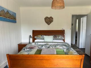 Wylah Cottage for a Peaceful Bruny Island Escape with Water Views, Fireplace & Wildlife Aplenty - 7