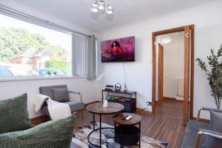 Spacious Solihull 3BR With Free Parking And Garden Near NEC, Airport, JLR, HS2 - 2