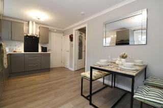Signature - Windsor House - 2