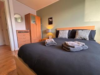 Modern 1-Bed Flat in Wigan - 8