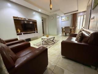 Max Comfort Spacious Modern 3 Bedroom Apartment - 0