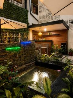 Orchard Hotel and Suites - 1