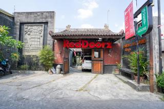 RedDoorz near Galeria Mall 2 - 7