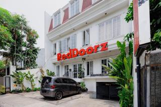 RedDoorz Syariah Plus near Pancoran 2 - 3