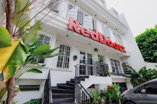 RedDoorz Syariah Plus near Pancoran 2 - 5