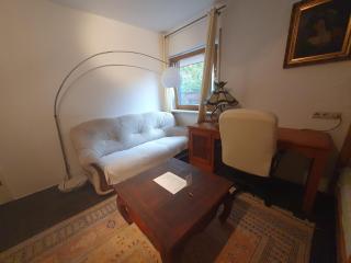 Großes Familienzimmer mit Alpenblick - 6 Schlafplätze - Gemeinschaftsbad - 7