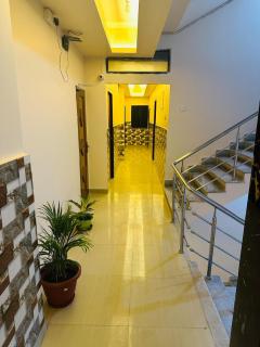 Hotel Highway Inn - 9
