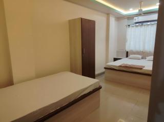Hotel Highway Inn - 2