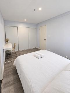 Dana-Cozy Apartment with Shared Entry in the City - 3