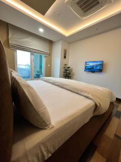 Goldcrest Mall & Apartments DHA - 9