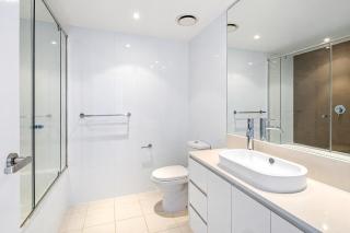 Entire 2 Bedroom Apt in Hilton Surfers Paradise - 26 - 1