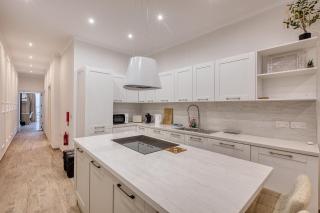 Beautiful, Central Sliema Maisonette & Patio, 5 Min to the Beach - 8