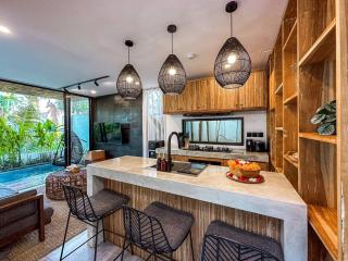 Tiny Villa Nyanyi - 2 BR Stylish Villa Private Pool 5 mins from Beach - 8