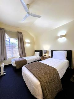 The Peaks Motor Inn - 6