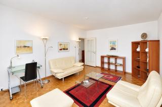 Queen Bed, Private Balcony, Central - Ghost 11 - 7