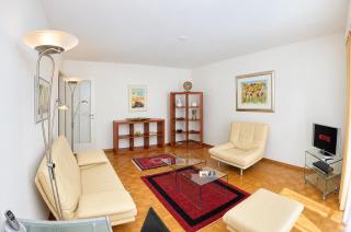 Queen Bed, Private Balcony, Central - Ghost 11 - 2