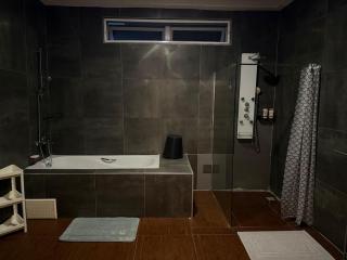 Spacieux appartement 3 chambres avec parking Avotrou Cotonou - 5