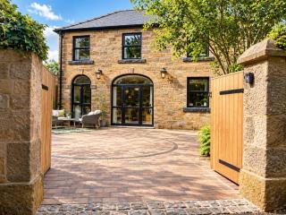 Luxury Family Coach House,Riber Castle Views,Easy Walk into Matlock Centre - 0