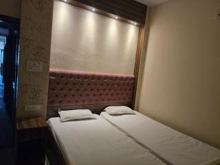 Sri Sai Guest House - 4