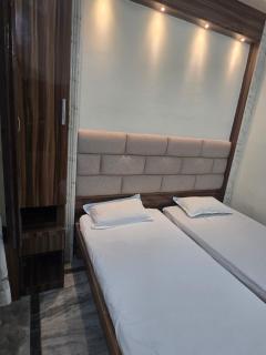Sri Sai Guest House - 3