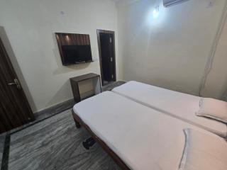 Sri Sai Guest House - 2
