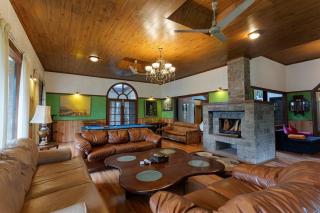 V are Family Mistair Estate- 10BHK Pet Friendly Luxury Estate with a Pool Table, Bonfire & BBQ - 4
