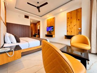 Pine View Luxury Resort With Mountain View & Premium Rooms Mussoorie near JW Marriott - 4