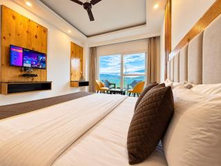 Pine View Luxury Resort With Mountain View & Premium Rooms Mussoorie near JW Marriott - 9
