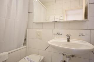 Queen Bed, Private Balcony, Central - Ghost 22 - 9