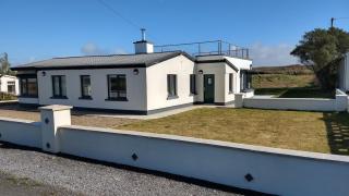 Bright & Spacious Seaside Bungalow, Spanish Point - 0