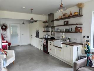 Bright & Spacious Seaside Bungalow, Spanish Point - 6