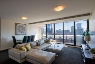 Stylish, City Views - Apartment with Balcony Opposite Casino and MCEC - 3