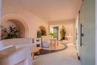 Shoreline Serenity Stylish Apartment in Calangute - 6