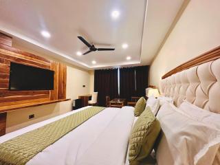The Mokshada Suites - Premium Boutique Stay with Swimming Pool - 4