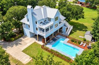 Luxury Beachside Haven with Pool and Elevator - 0