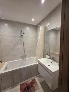 Elegant 2 bedrooms with Pool and Beach is 5 min walk - 9