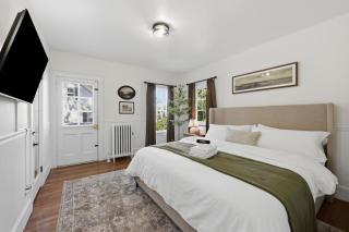 Spacious Shaker Heights Retreat Sleeps 10 - 5