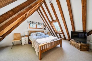 Cabin Sleeps 6 with Parking and Patio - 6