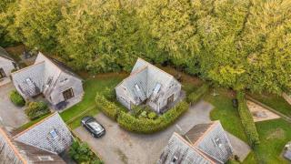 Cabin Sleeps 6 with Parking and Patio - 2
