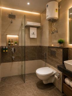 Hotel Smart Plaza Near IGI Delhi Airport - 6